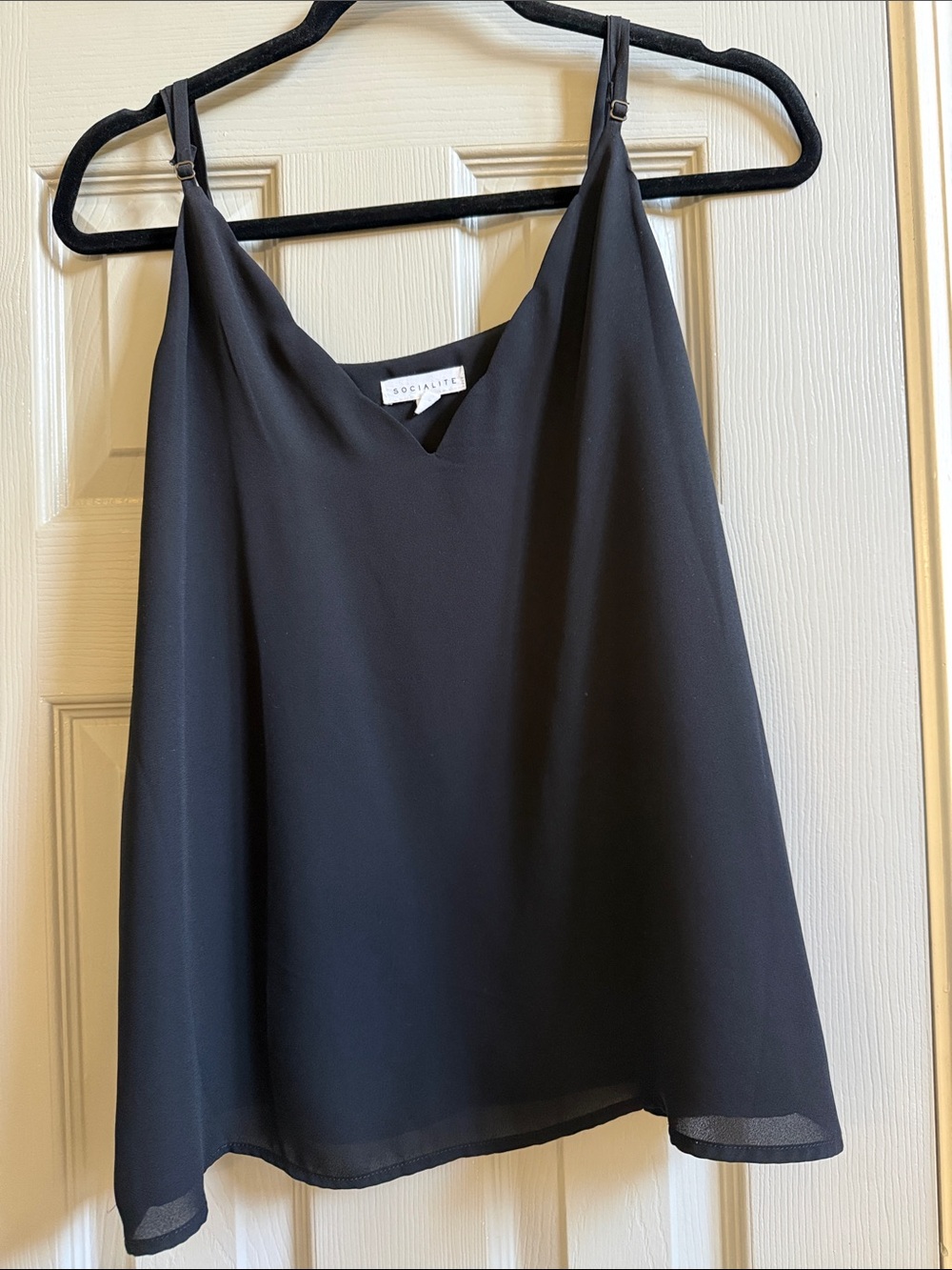 Socialite Black Flowy Scallop V-Notch Cami